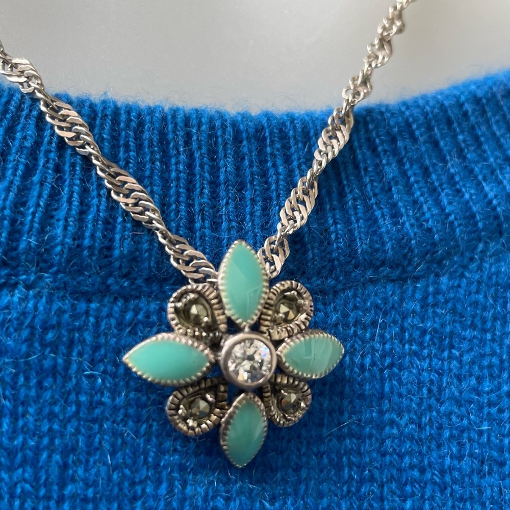 Vintage sterling silver pendant with sterling silver chain